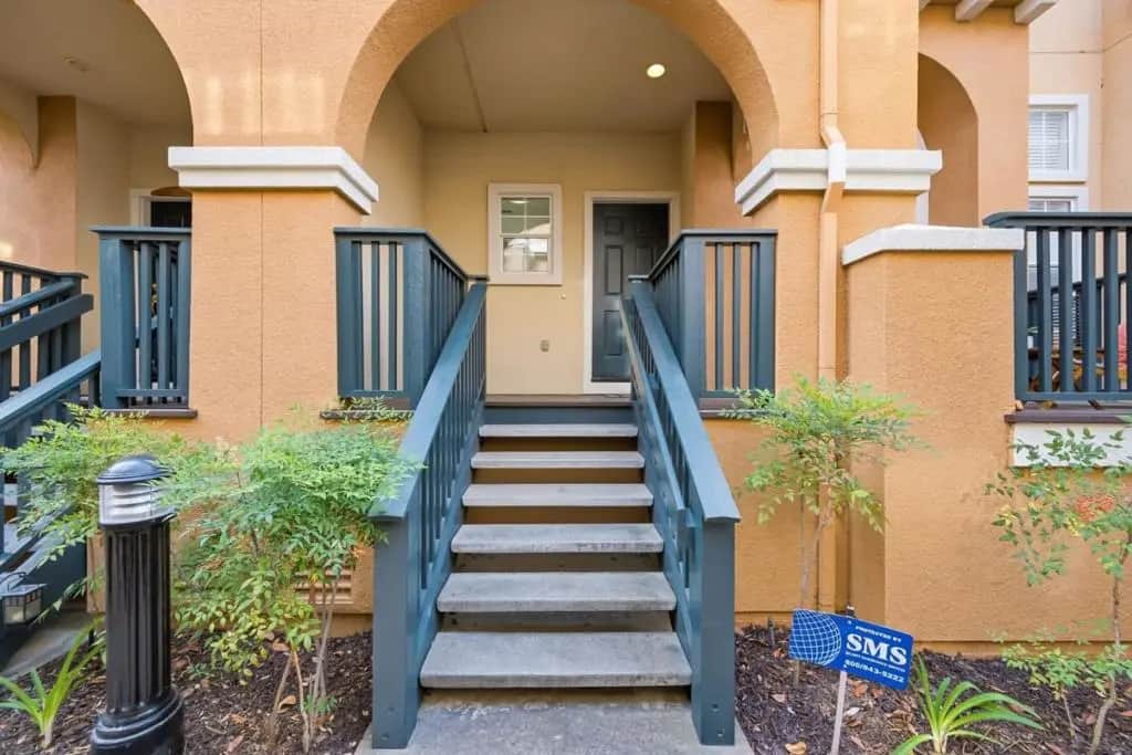 105 Sydney Lane 32, Redwood City, CA — listing photo 1