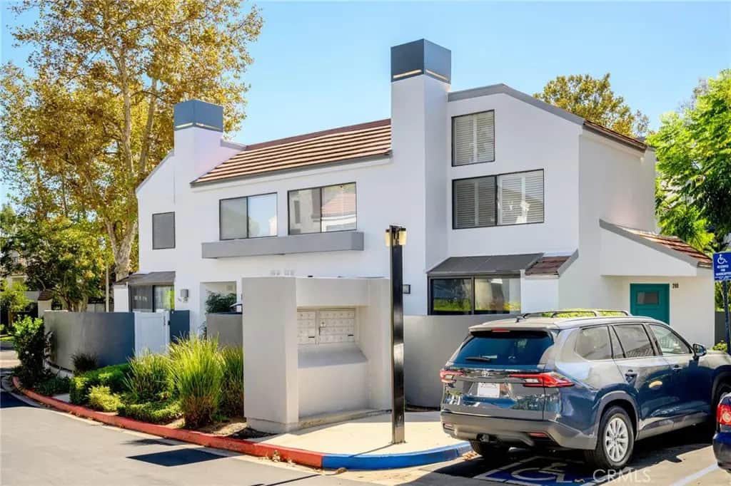 2491 Chandler Avenue, Simi Valley, CA — listing photo 1