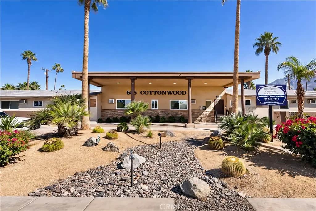 686 E Cottonwood 7, Palm Springs, CA — listing photo 1