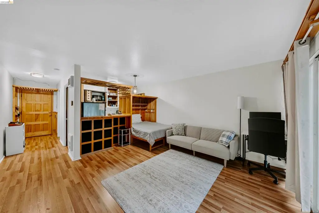 425 Orange St 210, Oakland, CA — listing photo 1