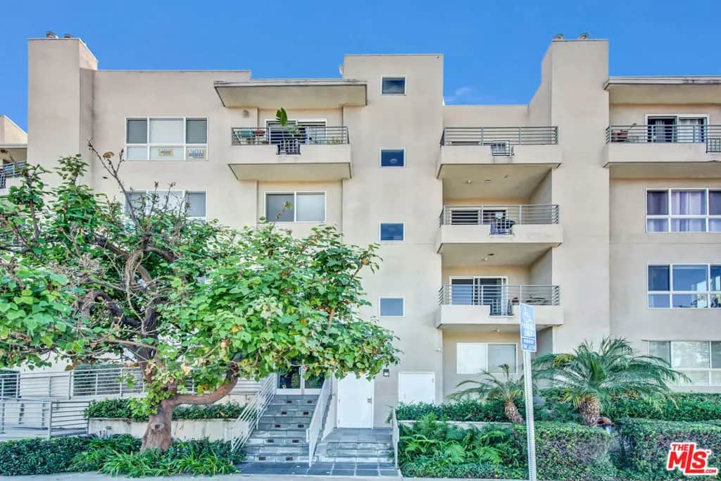 5764 San Vicente Boulevard 201, Los Angeles, CA — listing photo 1