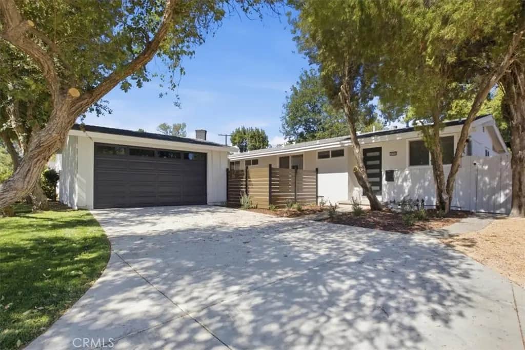 20253 Hamlin St, Winnetka, CA — listing photo 1