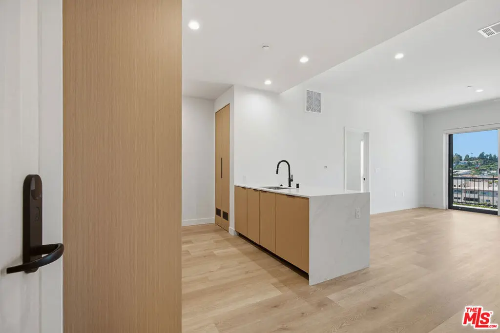 3555 Overland Avenue P15, Los Angeles, CA — listing photo 1