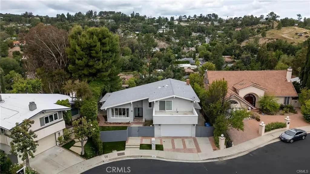 19281 Berclair Ln, Tarzana, CA — listing photo 1
