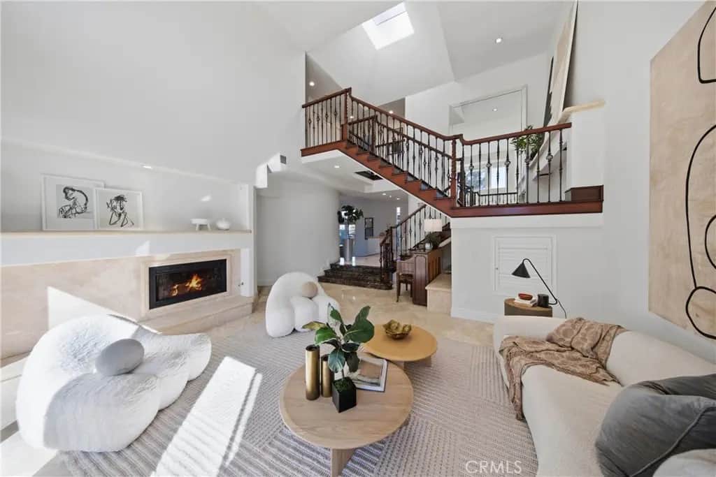2 Vienna, Newport Beach, CA — listing photo 1