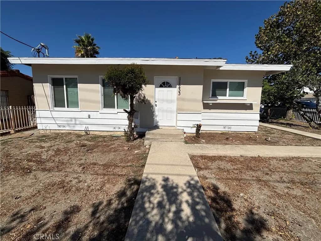 11233 Victory, North Hollywood, CA — listing photo 1