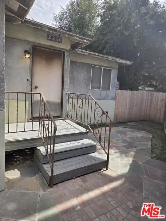 2220 S Bundy Drive, Los Angeles, CA — listing photo 1