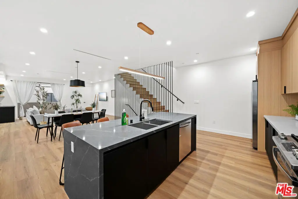 841 N Mccadden Pl B, Los Angeles, CA — listing photo 1