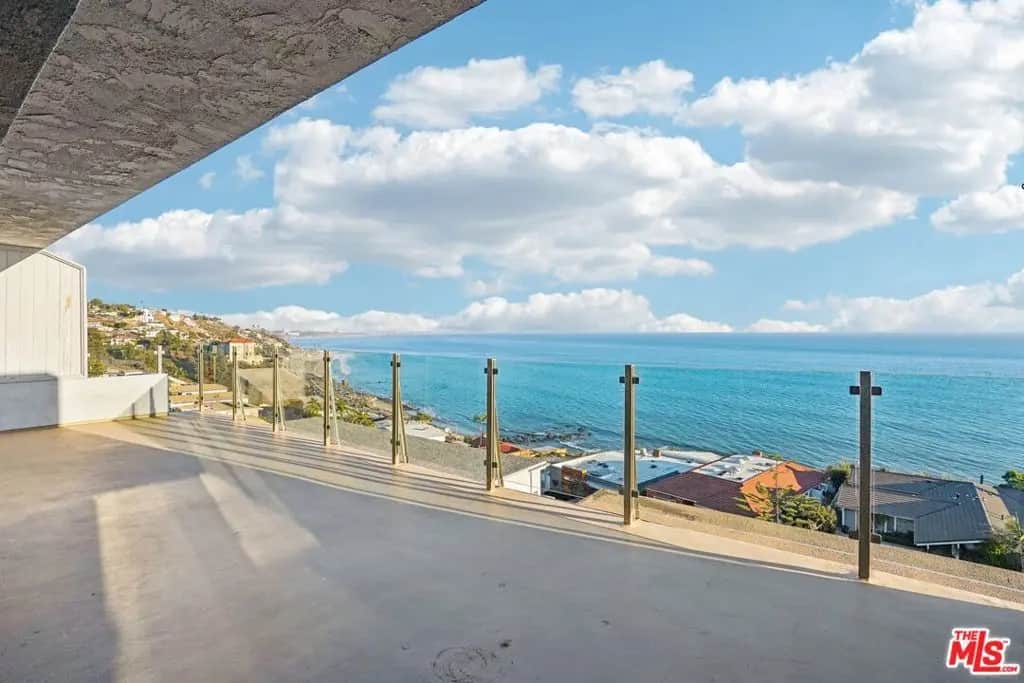 18203 Coastline Drive 7, Malibu, CA — listing photo 1
