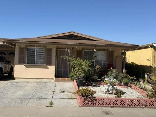559 Bridge Street, Watsonville, CA — listing photo 1