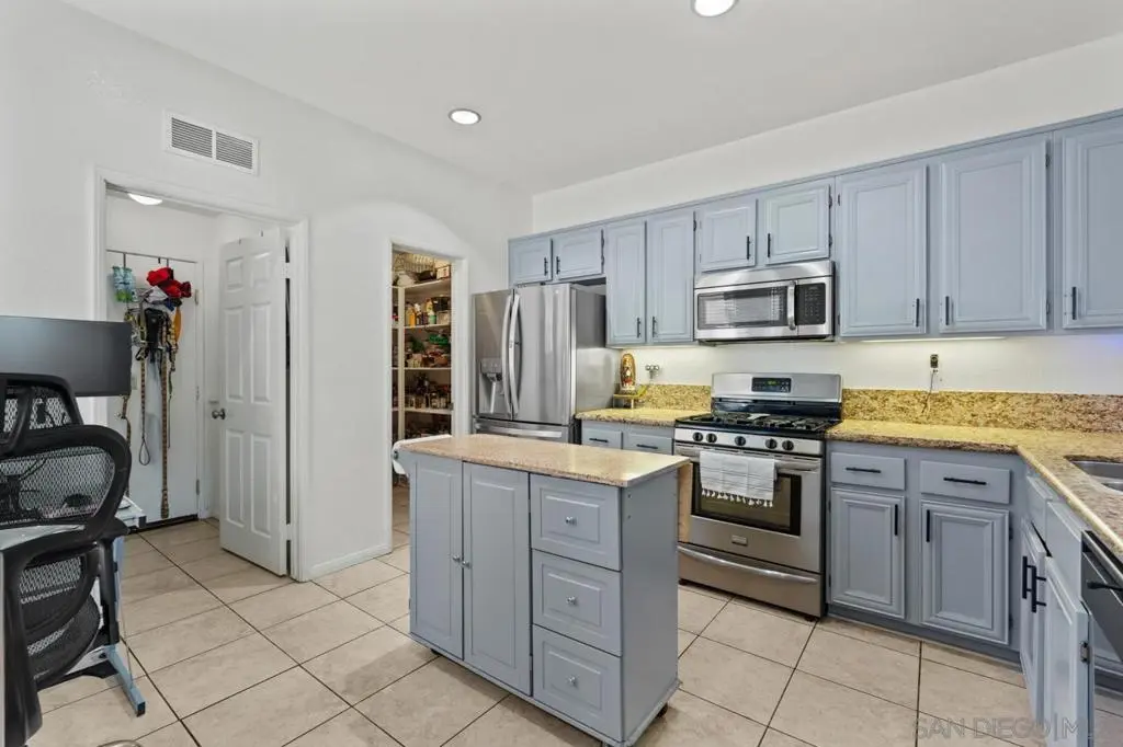 6373 Avenida De Las Vistas 3, San Diego, CA — listing photo 1