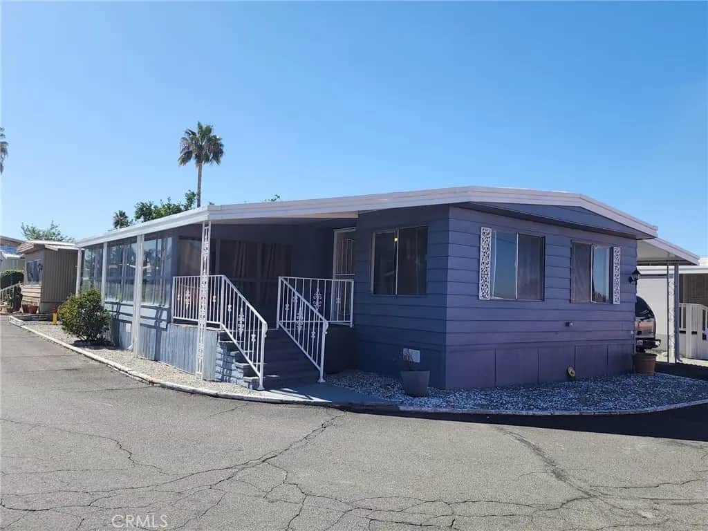 881 N Lake Street 290, Hemet, CA — listing photo 1