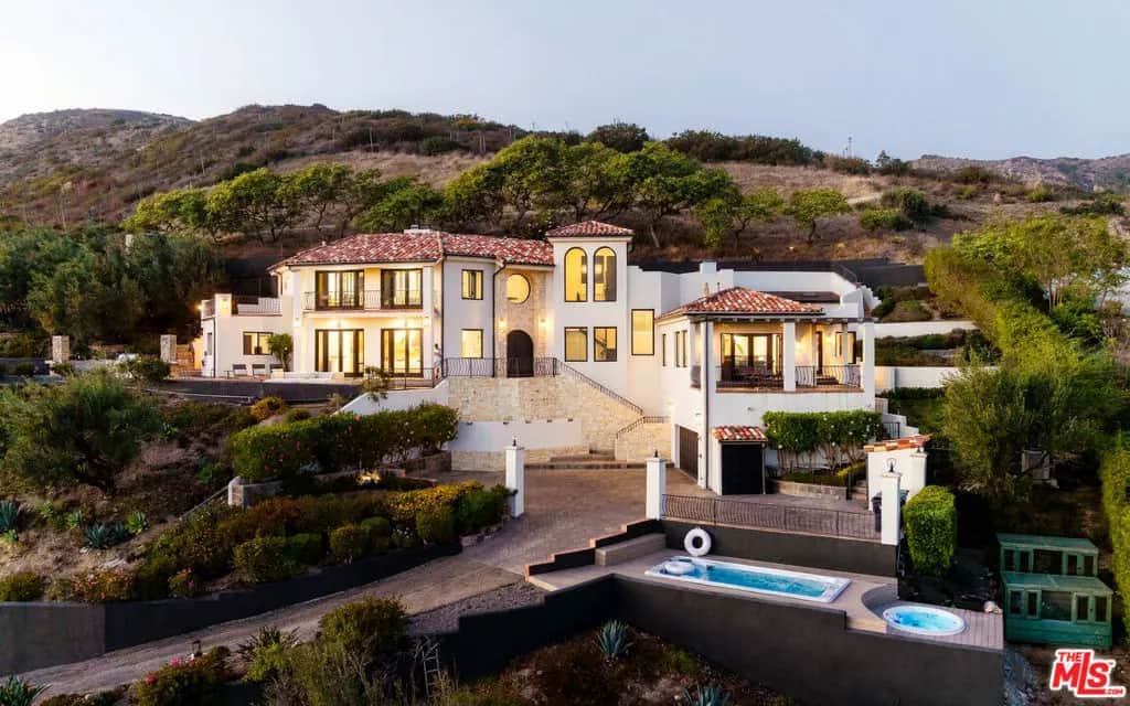 32045 Pacific Coast Highway, Malibu, CA — listing photo 1