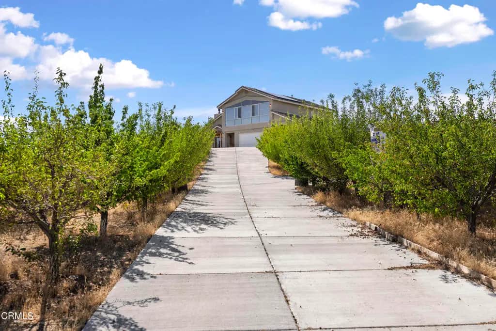 8671 Deer Haven Drive, Fontana, CA — listing photo 1