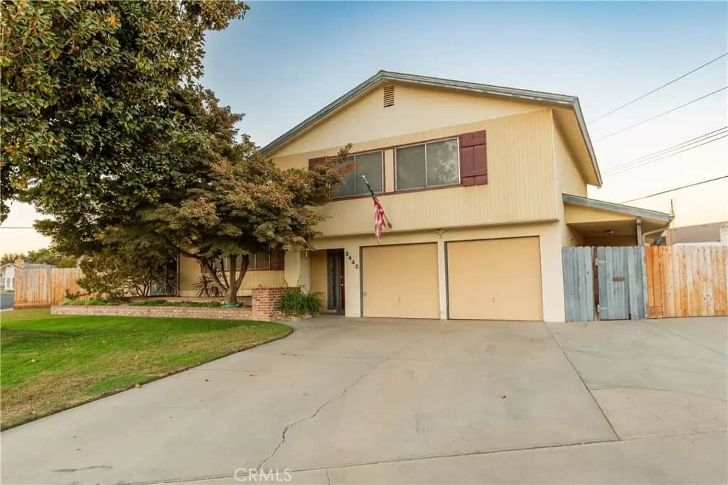 2440 E Howard, Visalia, CA — listing photo 1
