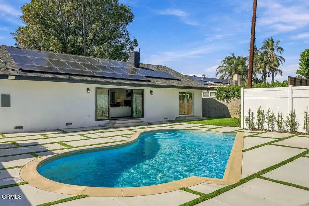 8334 Gladbeck Avenue, Northridge, CA — listing photo 1
