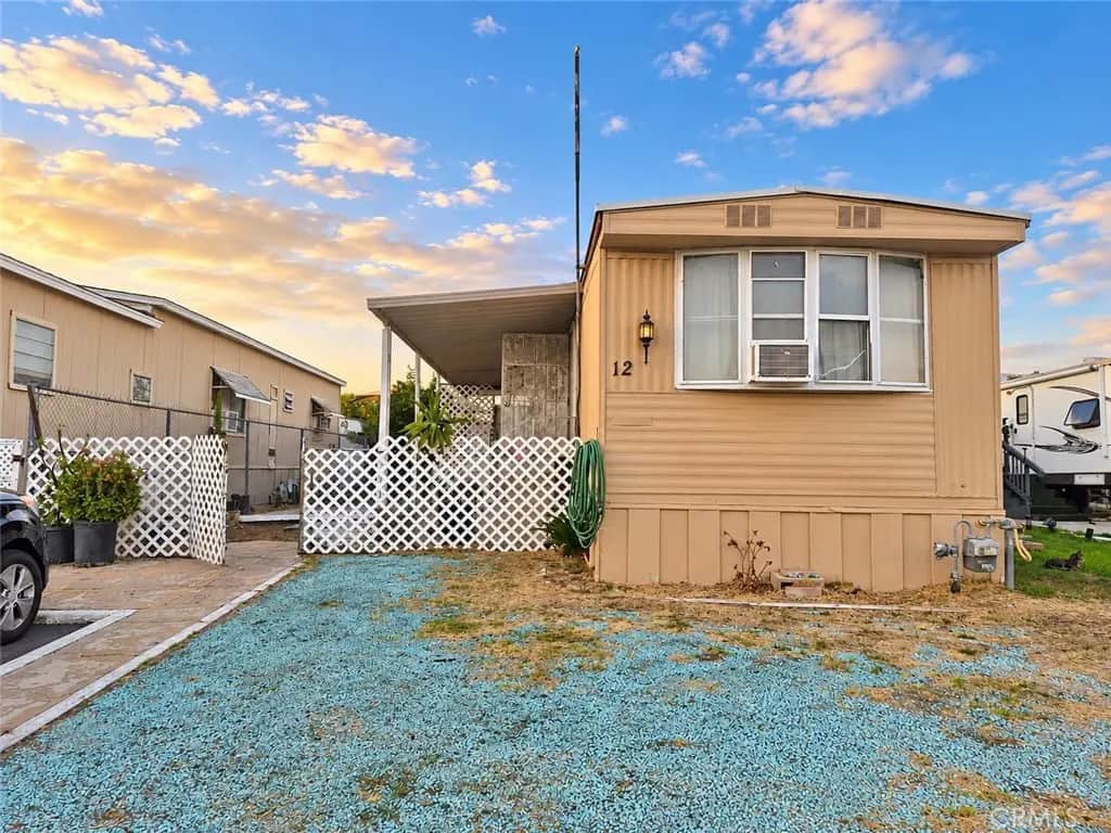 185 N Eucalyptus 12, Rialto, CA — listing photo 1
