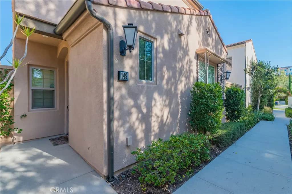 149 Messenger, Irvine, CA — listing photo 1
