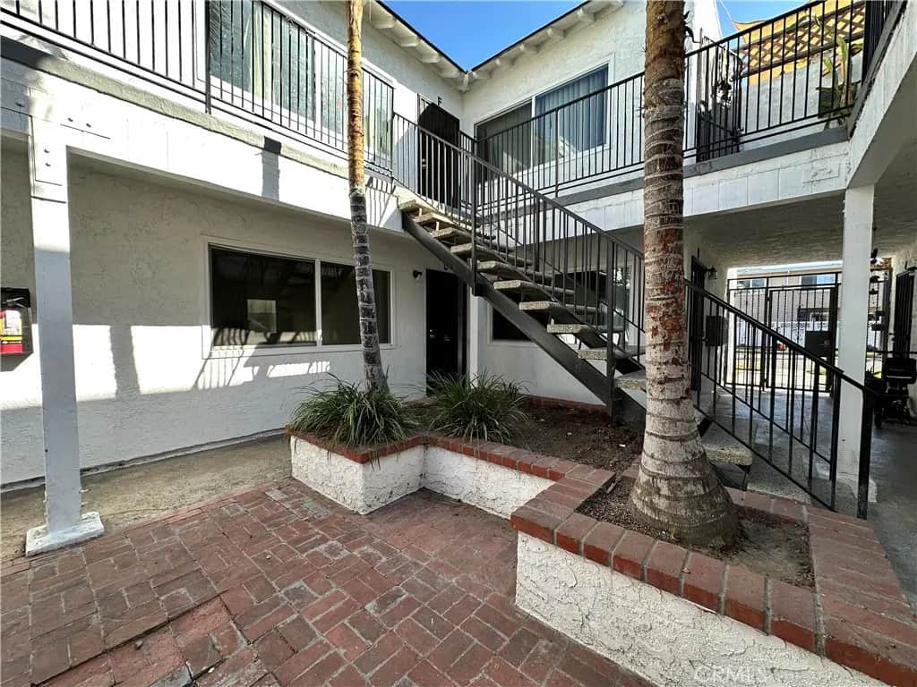 203 Nashville, Huntington Beach, CA — listing photo 1