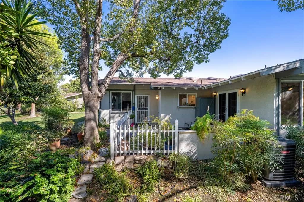 608 A Avenida Sevilla, Laguna Woods, CA — listing photo 1