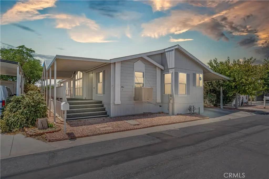 2550 E Avenue I 11, Lancaster, CA — listing photo 1