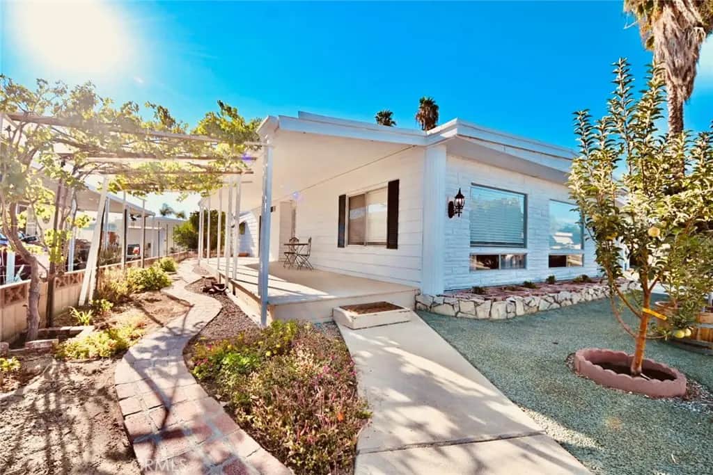 131 Santa Clara, Hemet, CA — listing photo 1