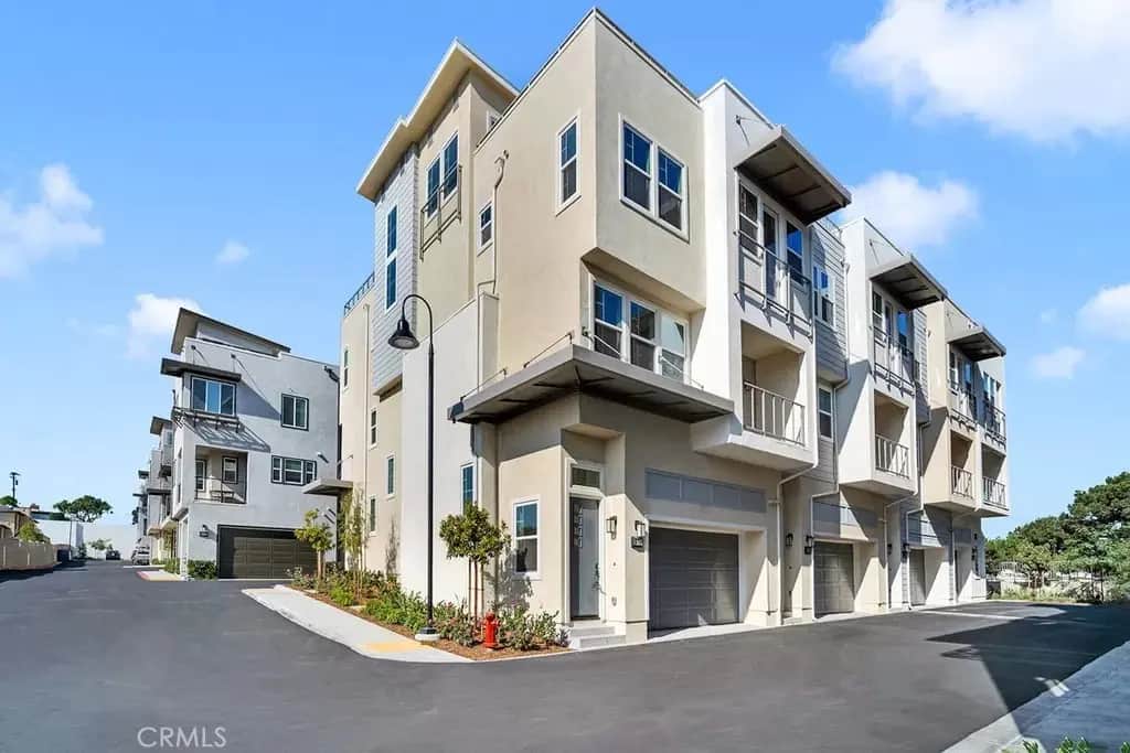 582 E Imperial, El Segundo, CA — listing photo 1