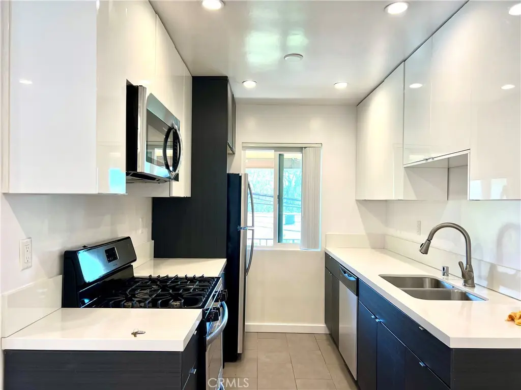 1422 N Fairfax Ave 8, West Hollywood, CA — listing photo 1