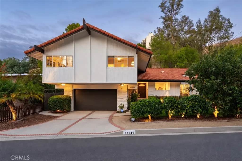 22926 Cass Avenue, Woodland Hills, CA — listing photo 1