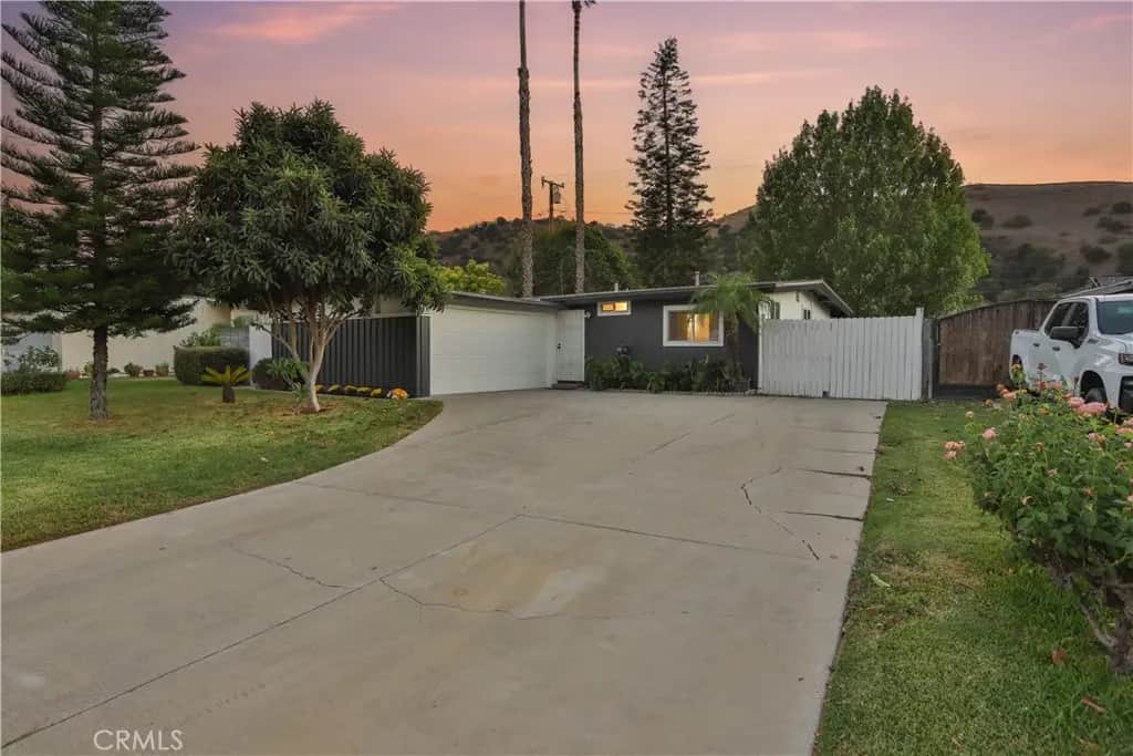 1930 W 9th, Pomona, CA — listing photo 1