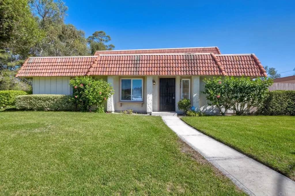 2702 Via Plato, Carlsbad, CA — listing photo 1