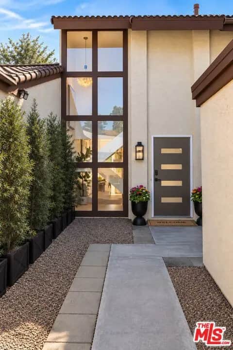5562 E Vista Del Rio, Anaheim, CA — listing photo 1
