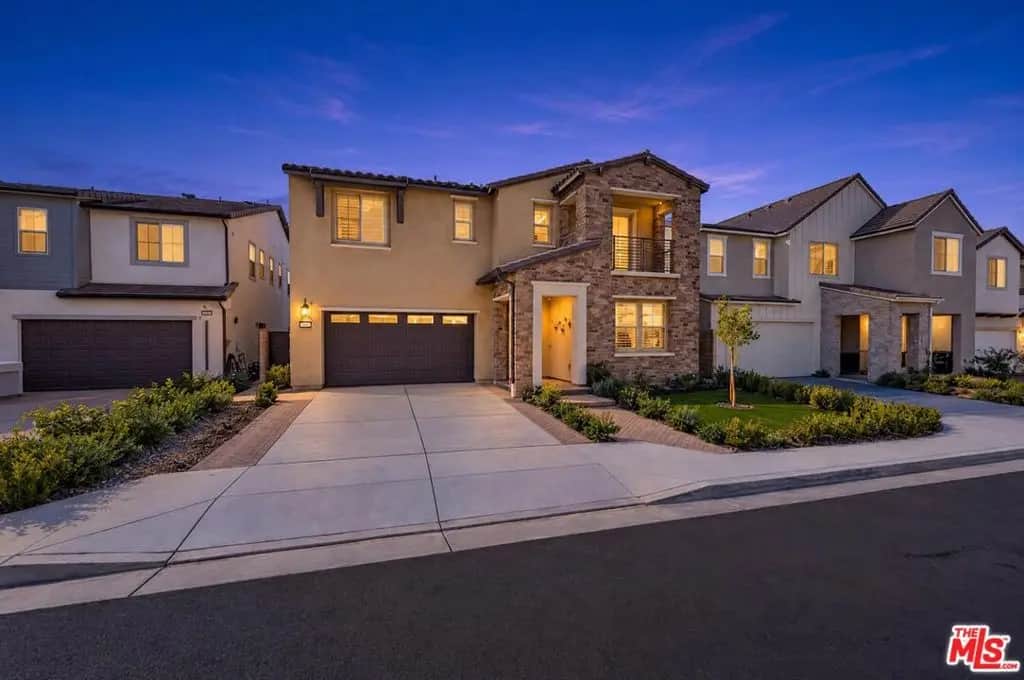 21212 Rockview Terrace, Chatsworth, CA — listing photo 1