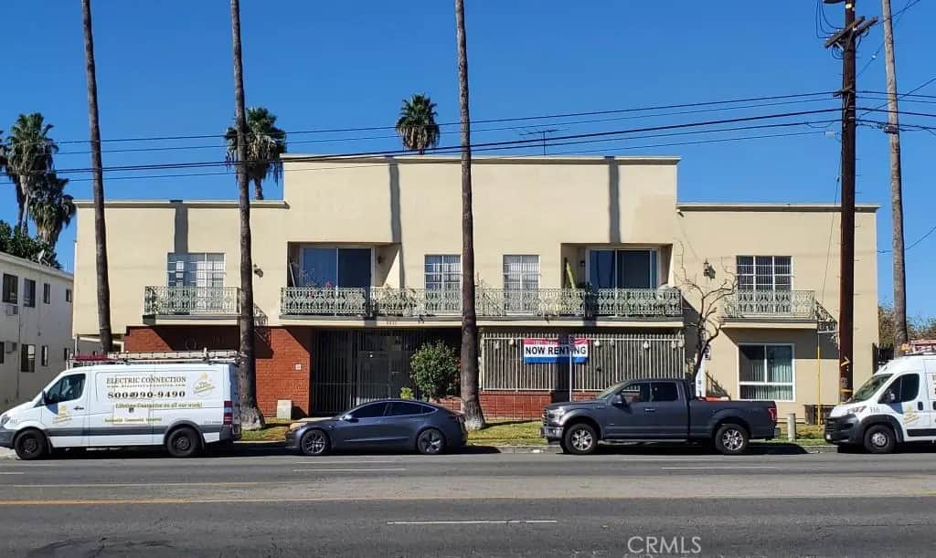 6835 De Soto, Canoga Park, CA — listing photo 1