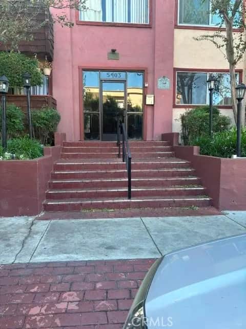 5403 Newcastle, Encino, CA — listing photo 1