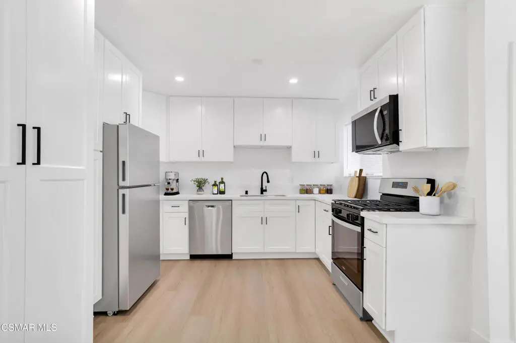 605 Warwick Avenue 633-6, Thousand Oaks, CA — listing photo 1