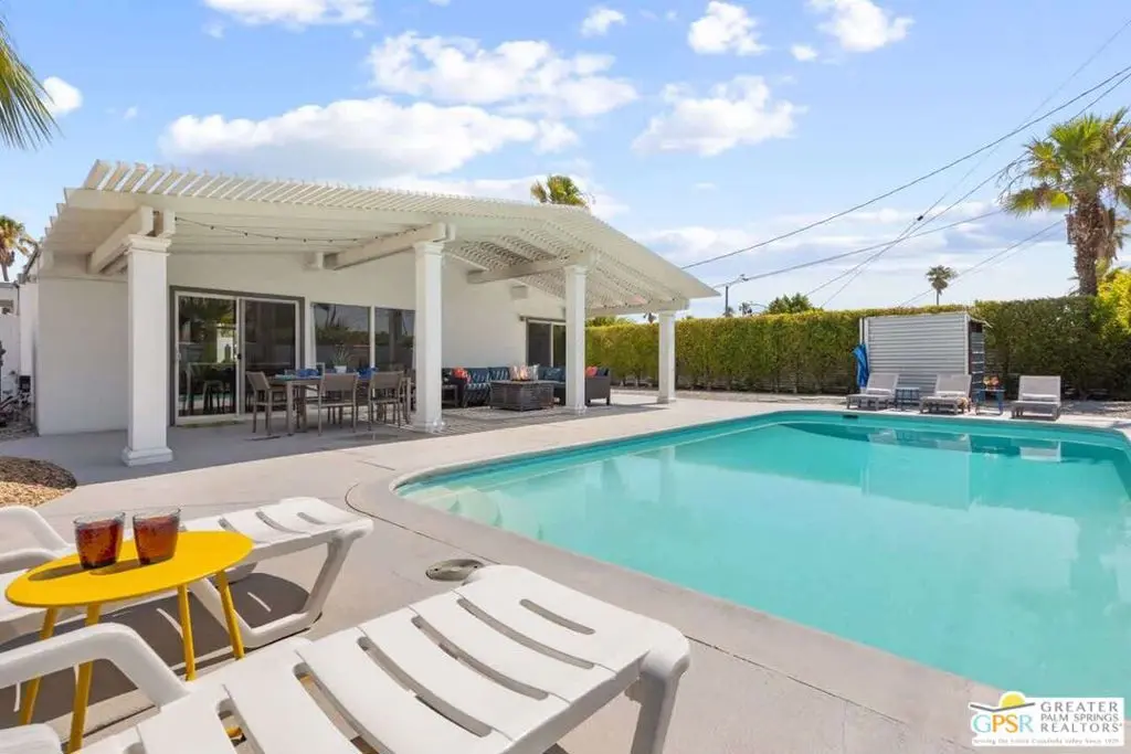 915 E Racquet Club Road, Palm Springs, CA — listing photo 1