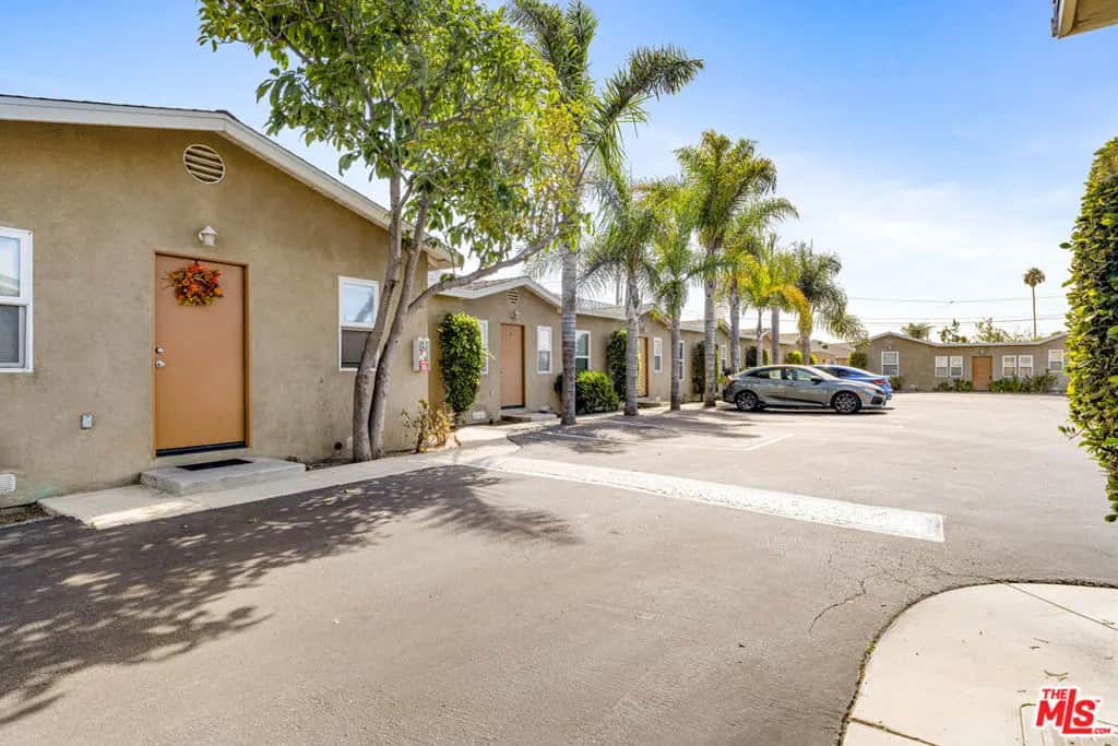 1263 S Oxnard Boulevard, Oxnard, CA — listing photo 1