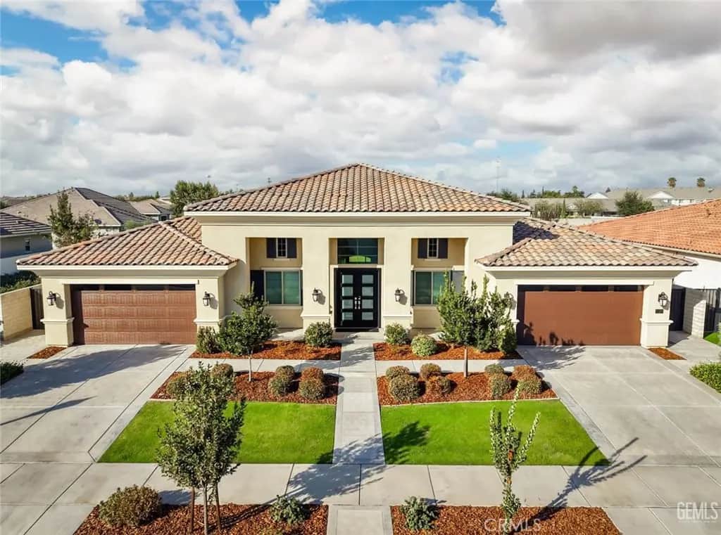 11520 Cloverfield, Bakersfield, CA — listing photo 1