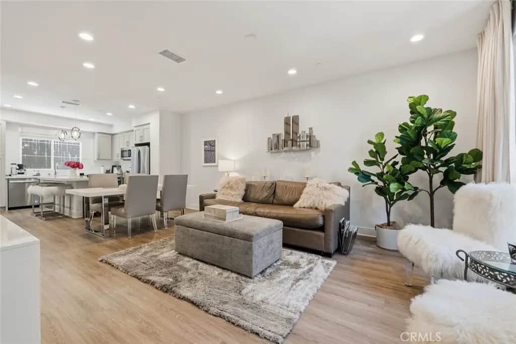 10738 Bloomfield, Toluca Lake, CA — listing photo 1