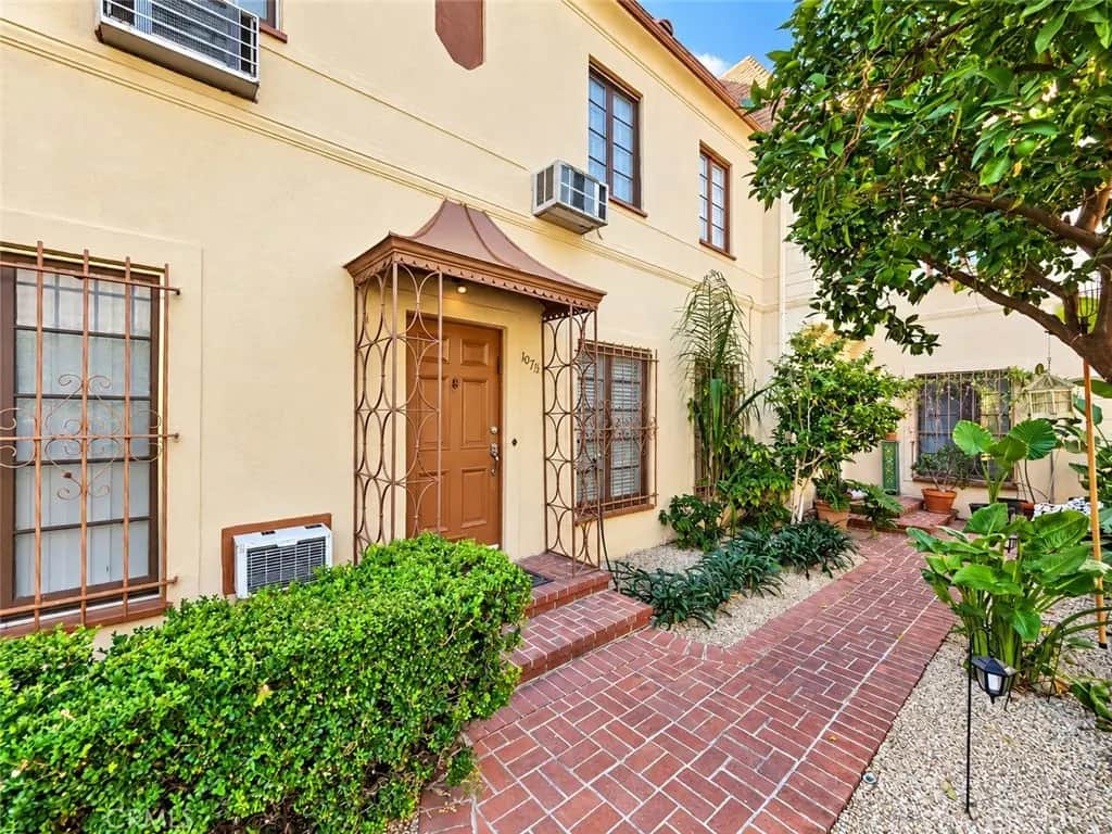 107 N Kings 1/2, Los Angeles, CA — listing photo 1