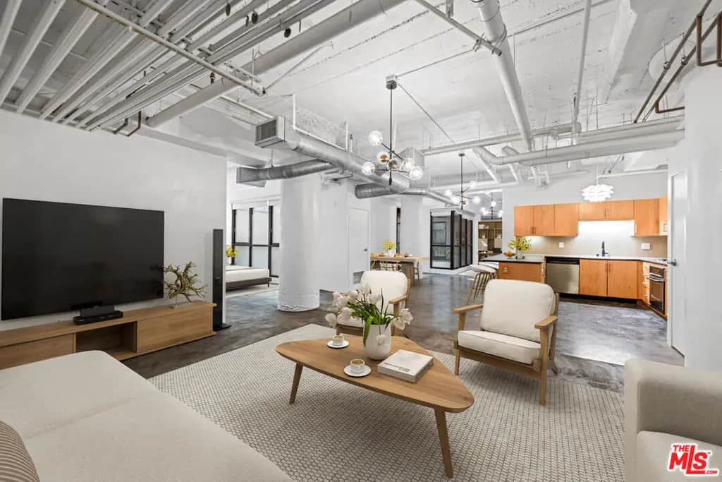 330 W 11th Street C03, Los Angeles, CA — listing photo 1