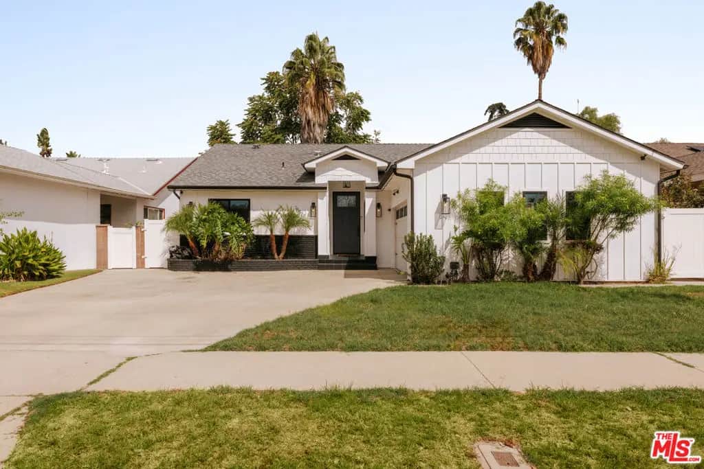15427 Leadwell Street, Van Nuys, CA — listing photo 1