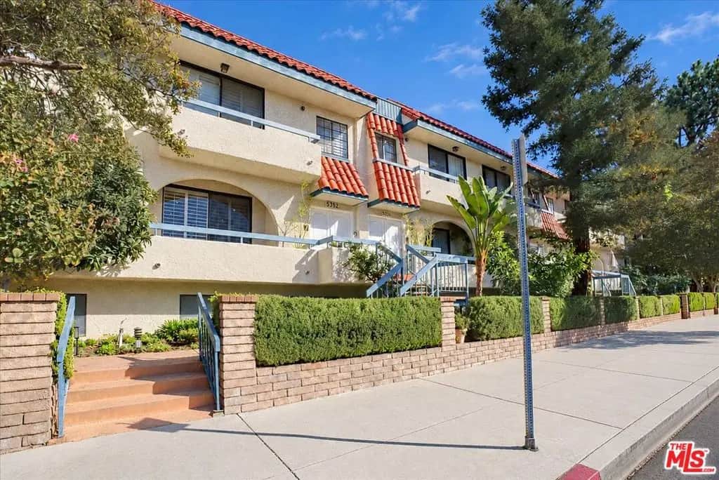 5352 Zelzah Avenue 14, Encino, CA — listing photo 1