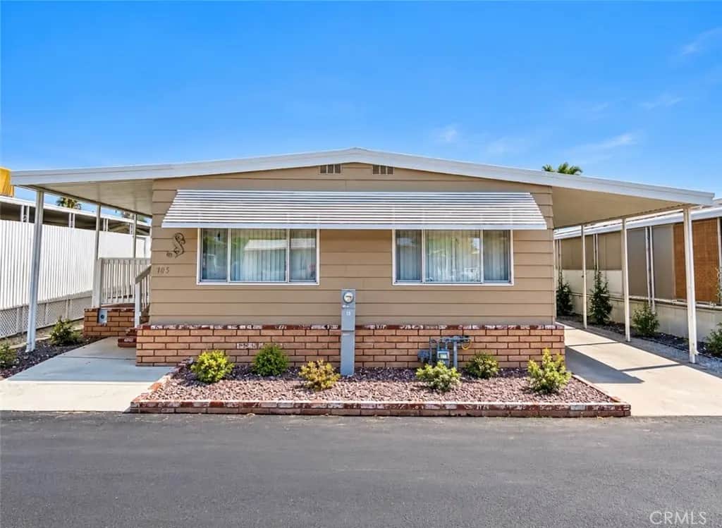 725 W Thornton Ave 105, Hemet, CA — listing photo 1