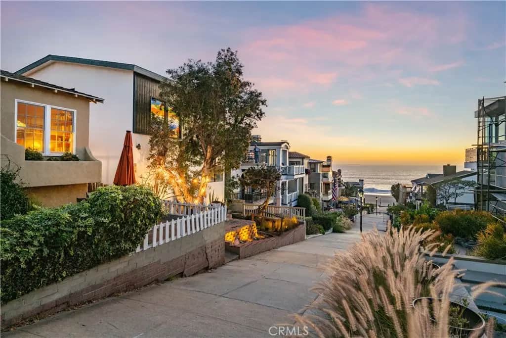 208 19th Street, Manhattan Beach, CA — listing photo 1