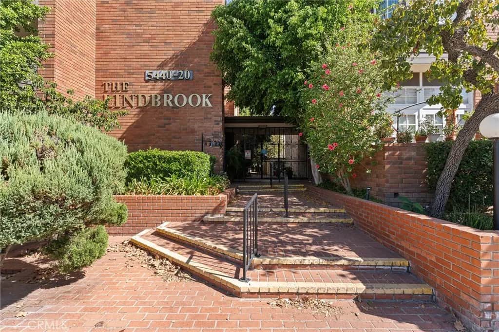 5440 Lindley Avenue 302, Encino, CA — listing photo 1