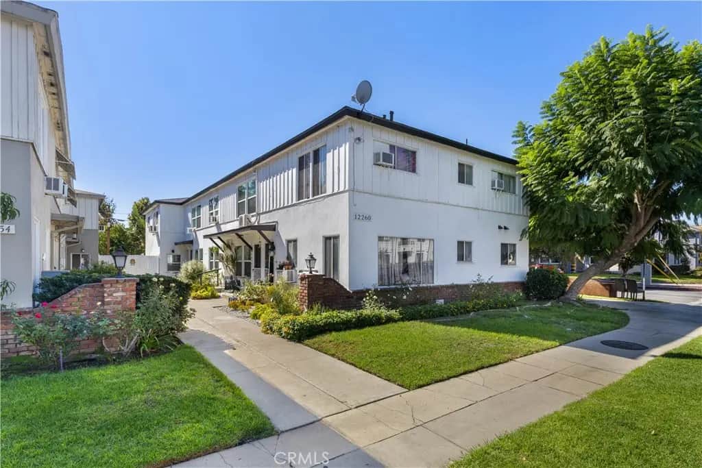 12260 Magnolia Boulevard 3, Valley Village, CA — listing photo 1