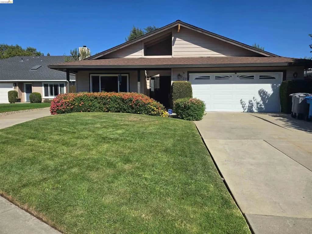 927 Howard Ave, Gilroy, CA — listing photo 1