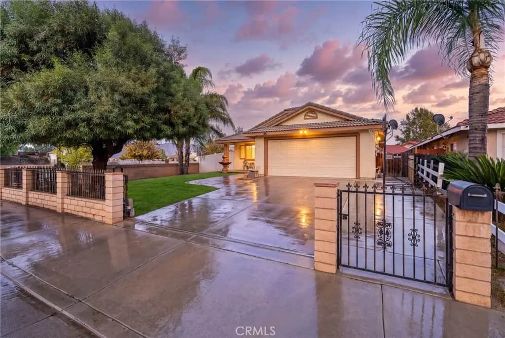 680 Seattle, Hemet, CA — listing photo 1
